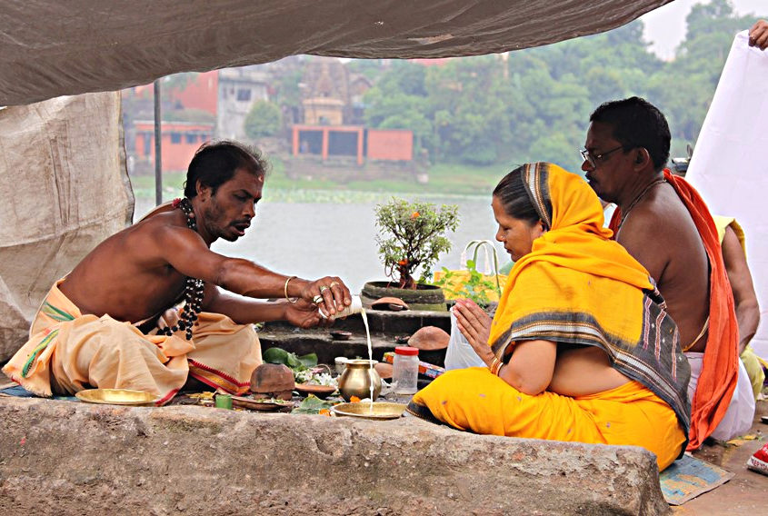 Puja pratica fondamentale induista