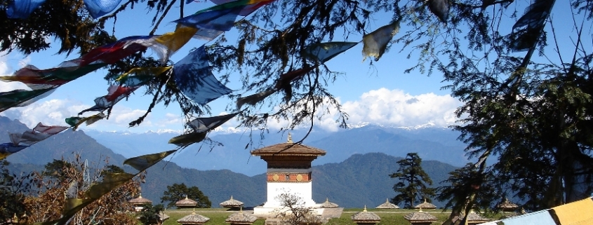 Dochu La 108 chorten